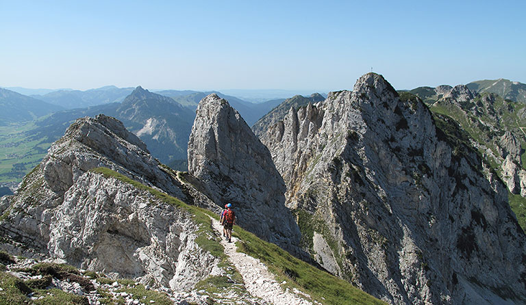 Rote Flüh (2108 m), Schartschrofen (1968 m) und Friedberger Klettersteig