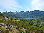 Blick auf die Bergwelt jenseits des Olderfjorden