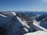 Im Süden zeigen sich das Zillertal und die Zillertaler Alpen