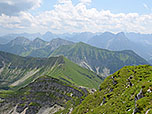 Blick über den Grasbergkamm zu Sonnjoch, Hochnissl und Falkengruppe