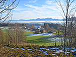 Blick über Osterhofen zum Hochfelln und Hochgern