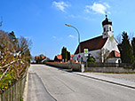 In Walchstadt passieren wir die Kirche St. Martin...